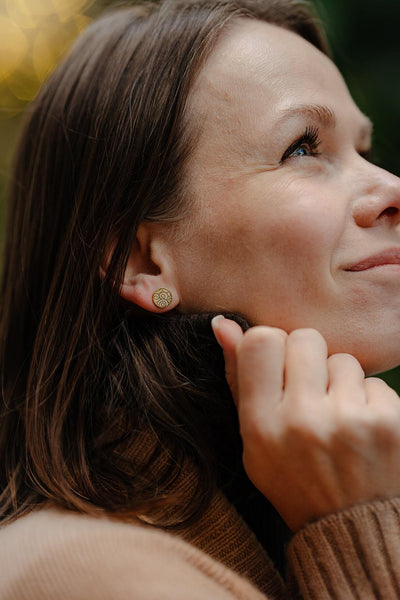 "Success" Stud Earrings (Champagne)