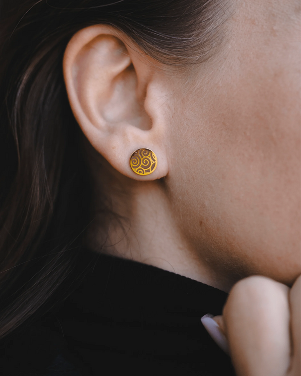 "Success" Stud Earrings (2025 Mocha Mousse Color)
