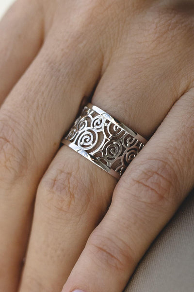 "Life" Ring in Silver Color