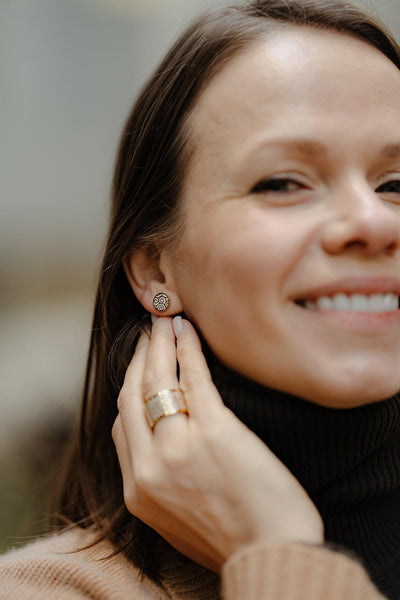 "Success" Stud Earrings (Champagne)