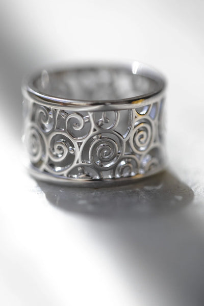 "Life" Ring in Silver Color